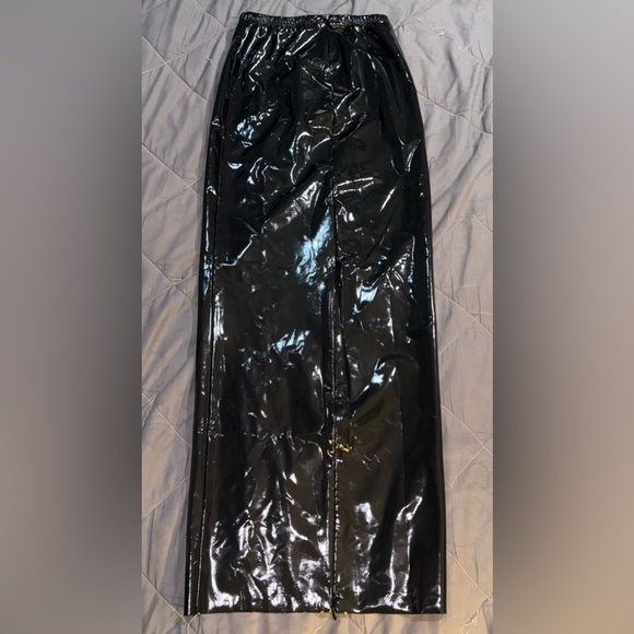 SKIMS VINYL SKIRT - Picture 6 of 13